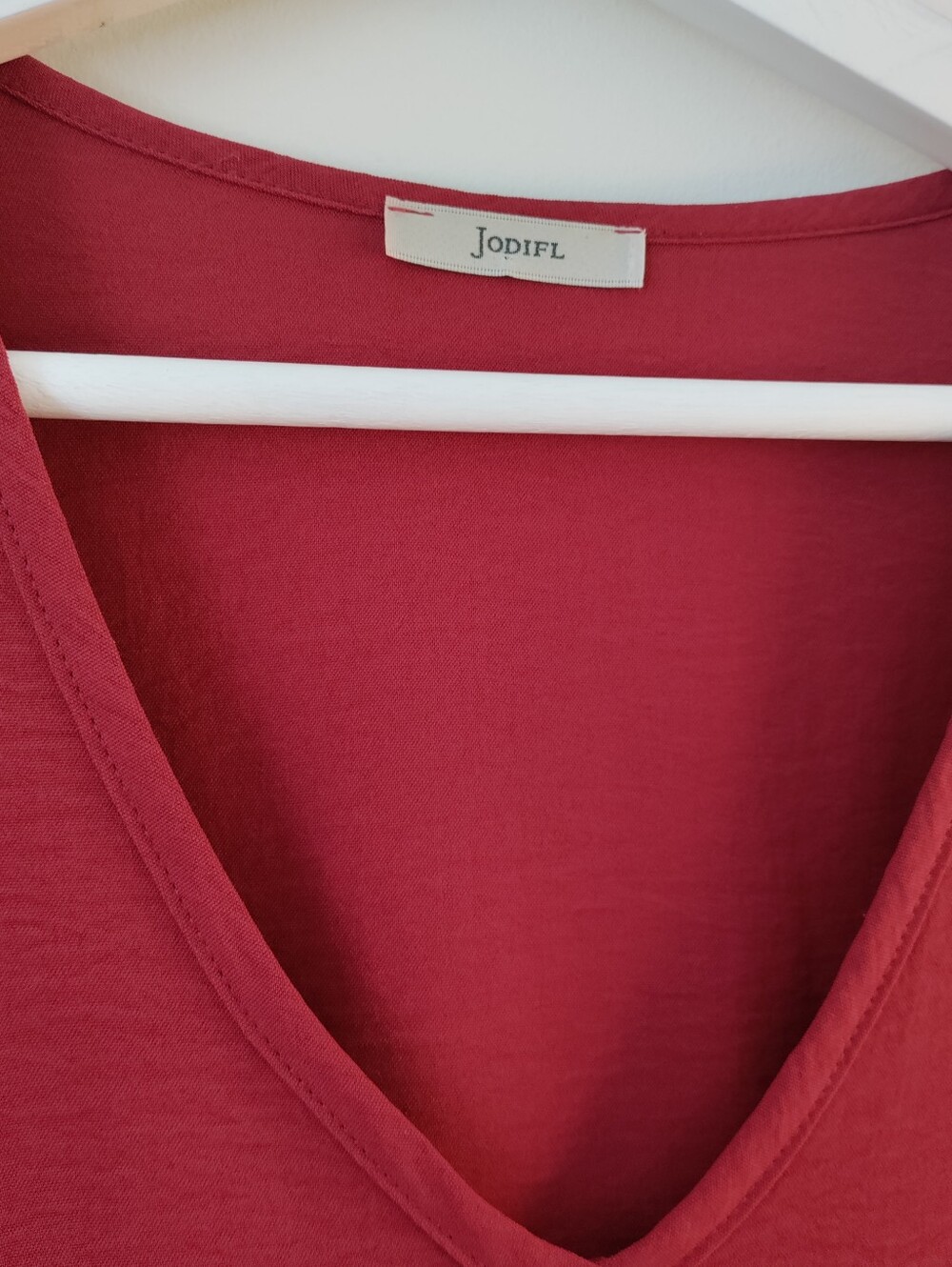 JODIFL Red V-Neck Blouse Size L - Picture 4 of 11